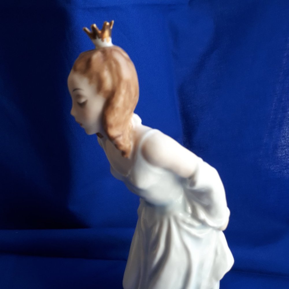 One of Rosenthal's most popular fairy-tale figures, Princess and Frog
